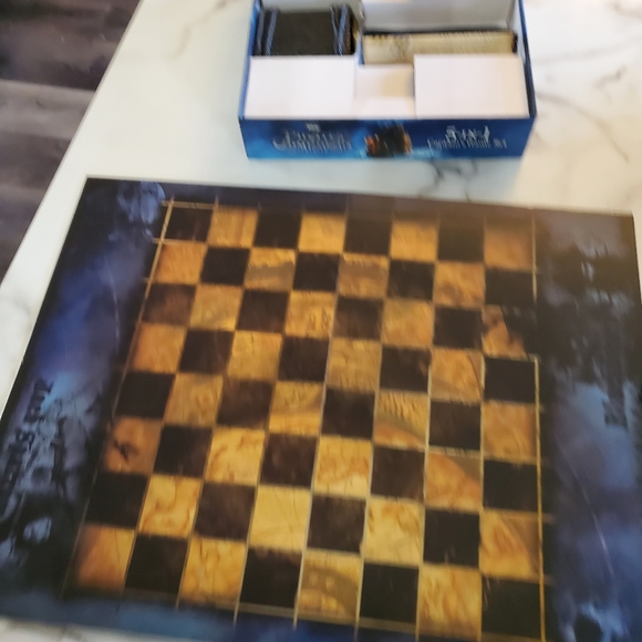 Disney Pirates of the Caribbean Stranger Tides 5-IN-1 Captains Game Set - Picture 6 of 15